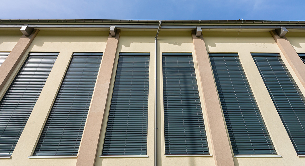 Outdoor Restaurant Blinds